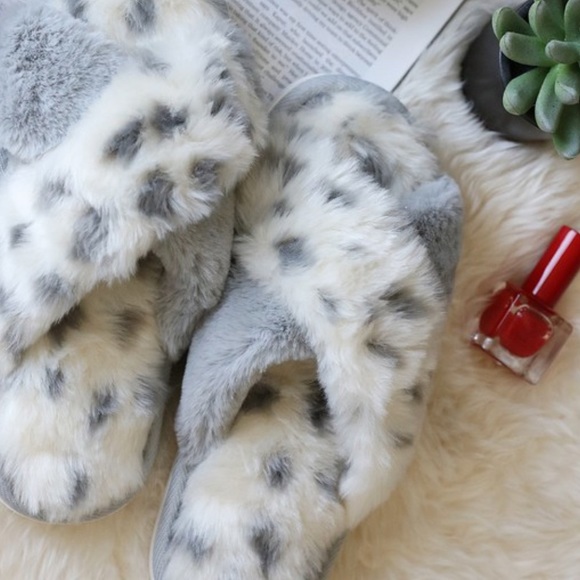 Fur Leopard Slippers Gray & White - Picture 3 of 12